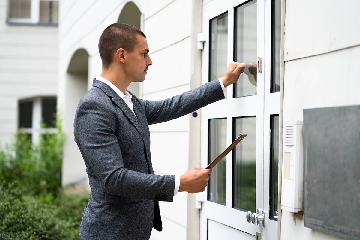 Man knocking at the door serving document